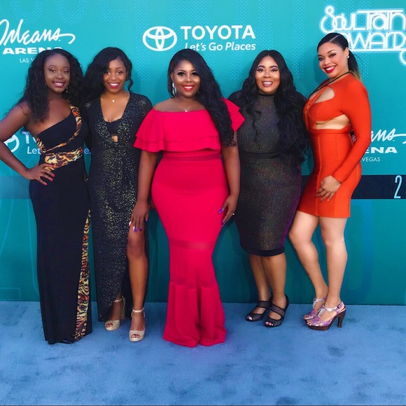 Diva In Red Gown - Picture 2 of 4